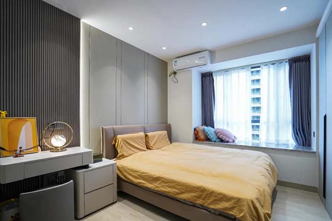 90㎡現(xiàn)代三居，舍主燈換燈帶，巧妙的色彩混搭，打造年輕有趣的生活